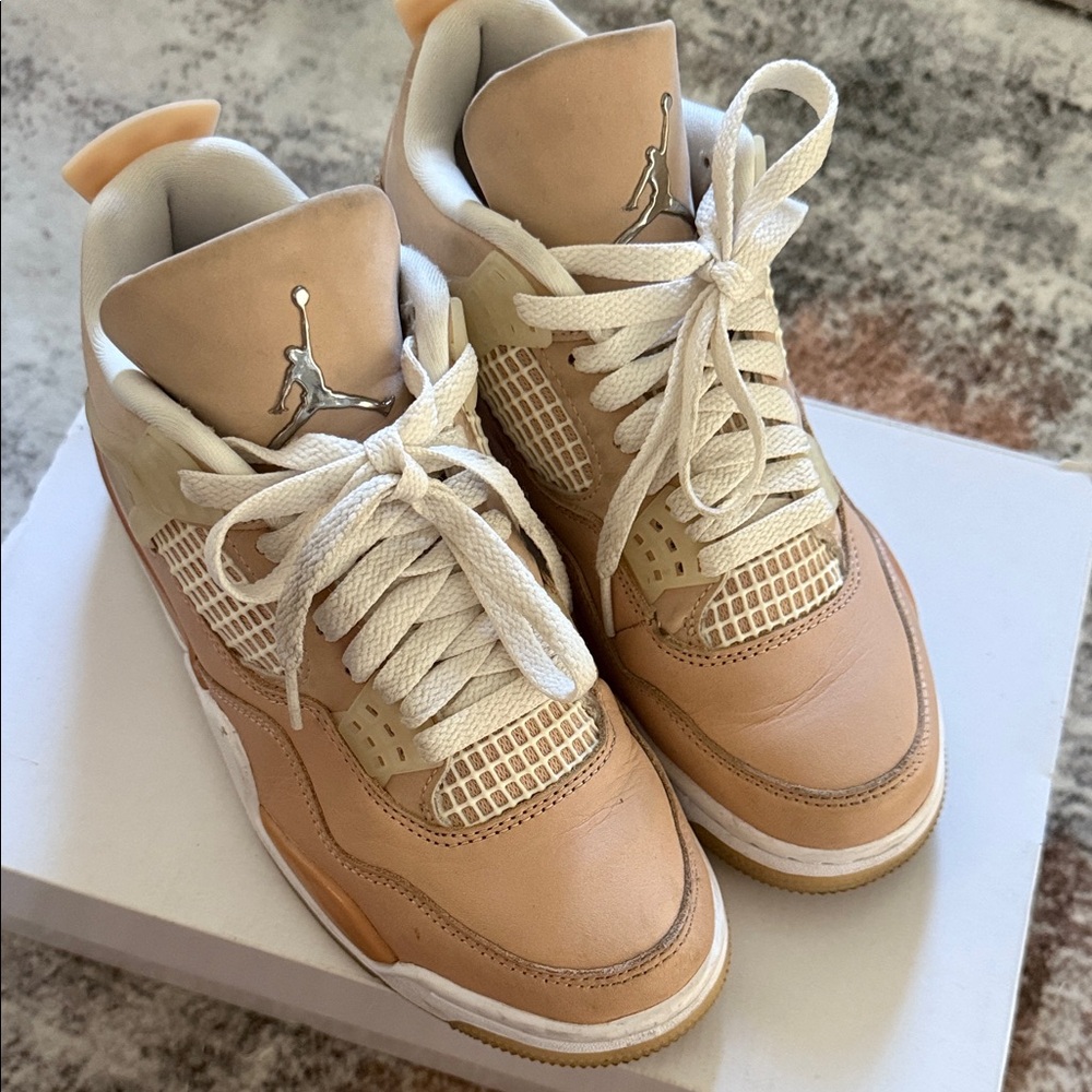 Jordan Air Jordan 4 Retro - White and Gold